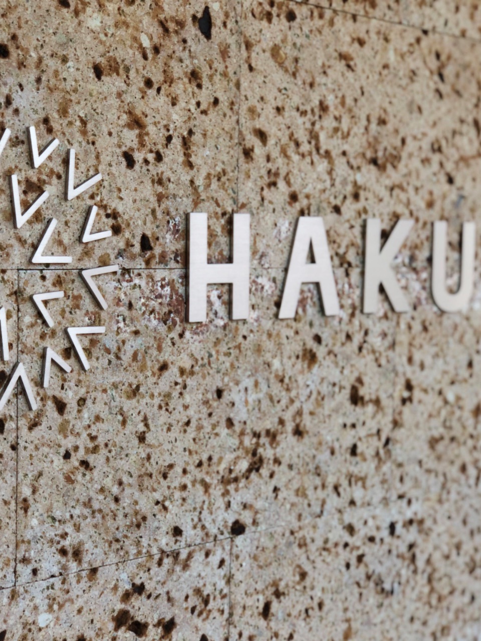 ブランディングデザイン｜ハクヨのロゴマークと社屋