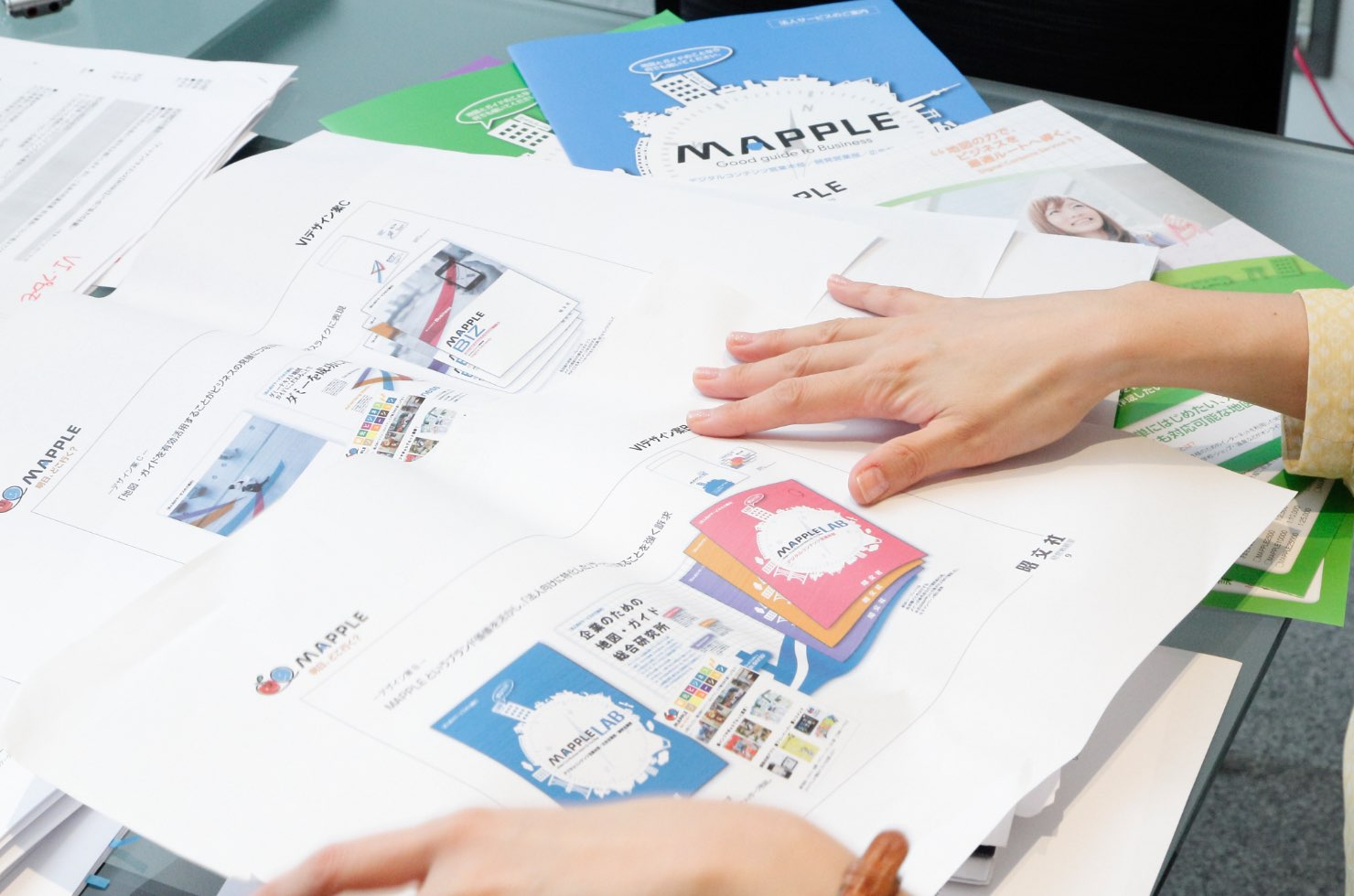 昭文社_ブランディングデザイン_クライアントインタビュー風景02