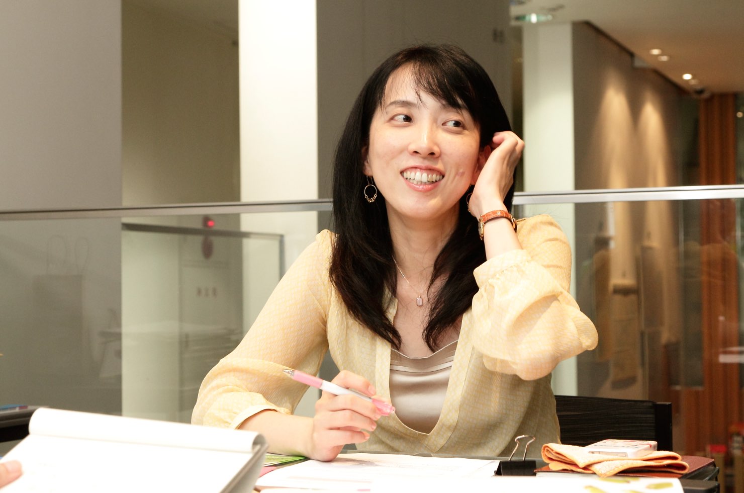 昭文社_ブランディングデザイン_クライアントインタビュー風景03